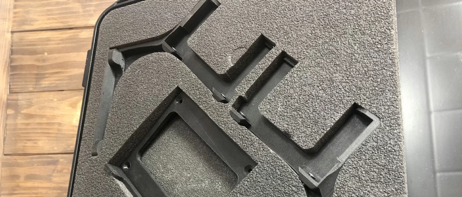 Ложемент для электроники в кейсе