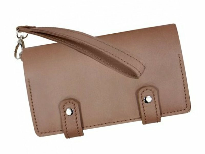 Клатч из натуральной кожи цвета пустыни Клатч из натуральной кожи цвета пустыни