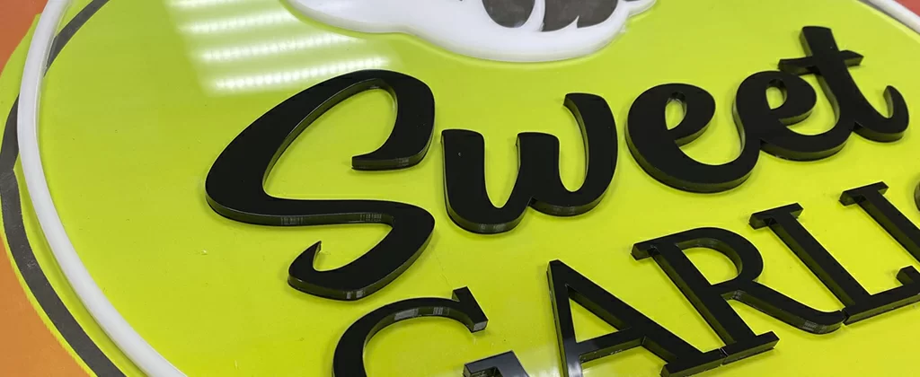 резка букв на лазере.jpg резка букв на лазере.jpg