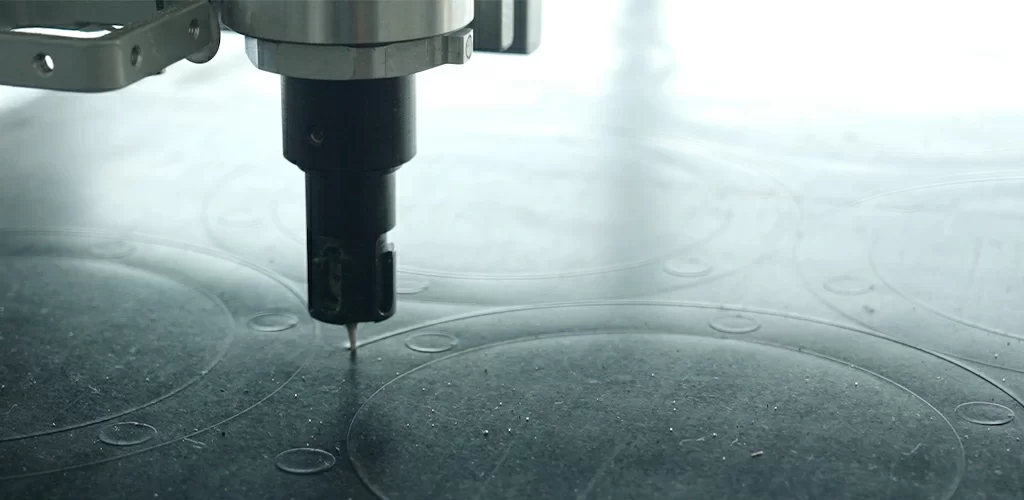 резка резины на плоттере 1.jpg резка резины на плоттере 1.jpg