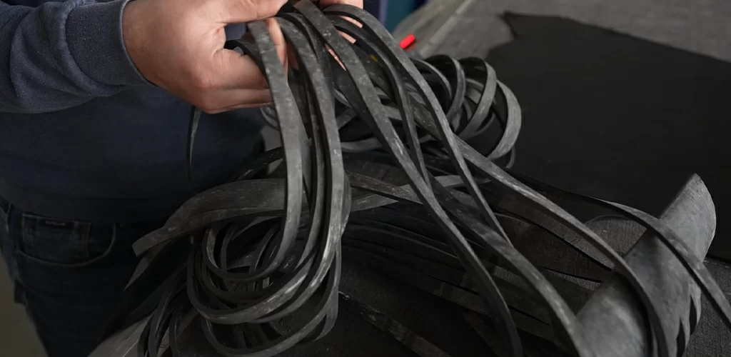 резка резины на плоттере 2.jpg резка резины на плоттере 2.jpg