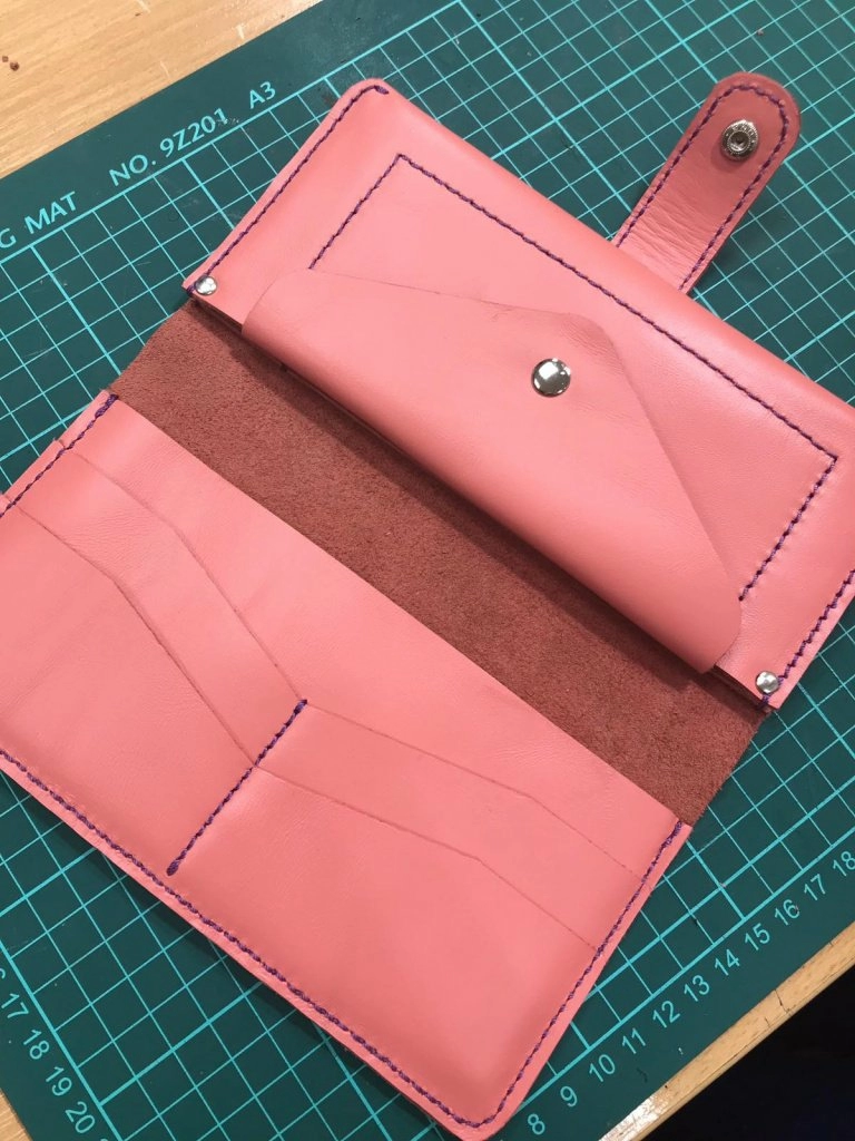 кошелёк из натуральной кожи с художественной росписью (внутри)